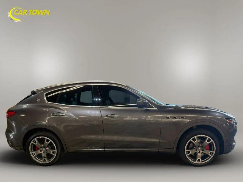 Vehicle photo 7