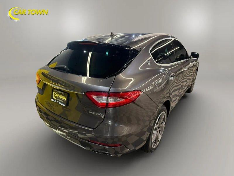Vehicle photo 8