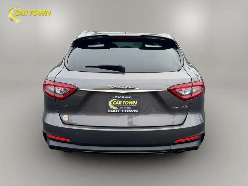 Vehicle photo 10