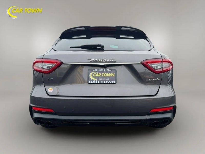 Vehicle photo 11