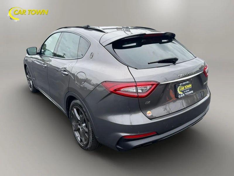 Vehicle photo 12