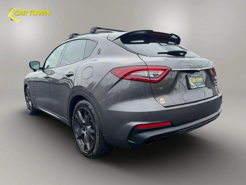 Vehicle photo 13