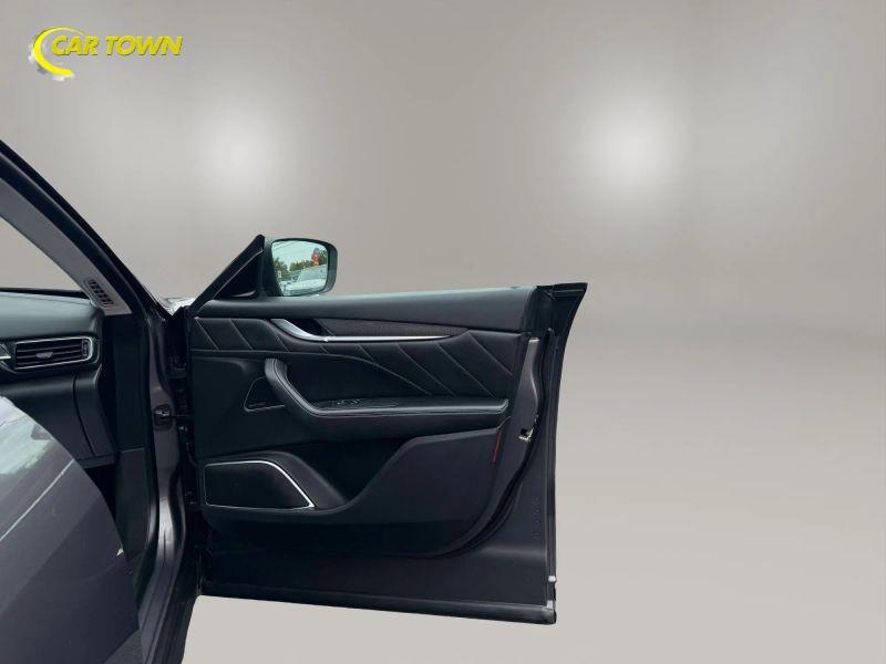 Vehicle photo 20