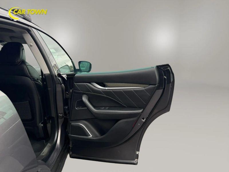 Vehicle photo 22