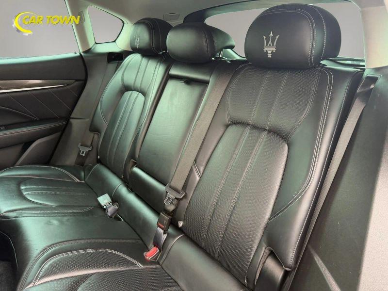 Vehicle photo 23
