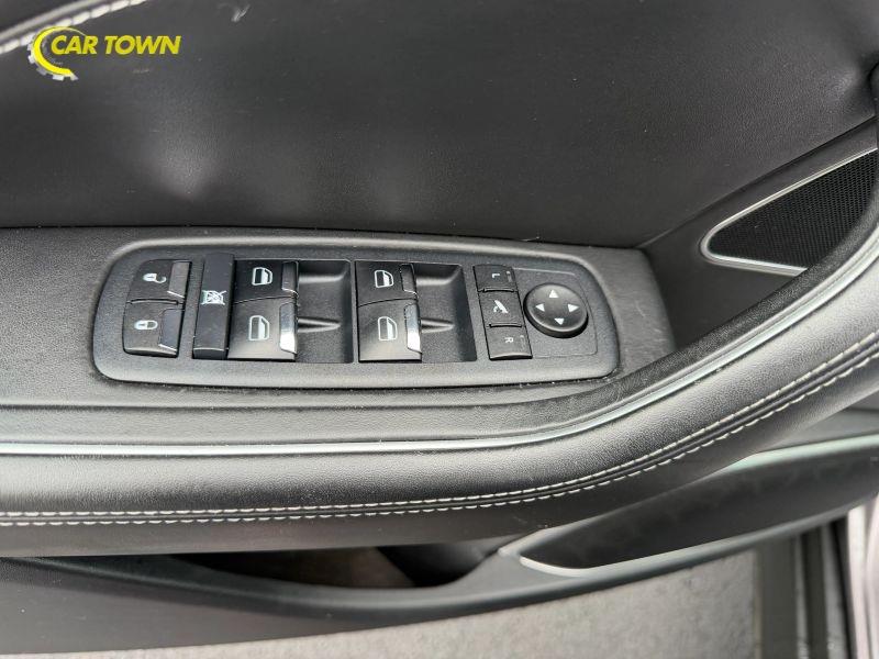 Vehicle photo 29