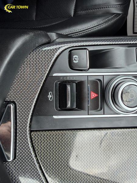 Vehicle photo 32