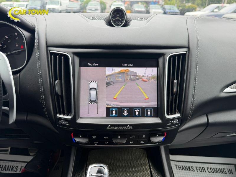 Vehicle photo 33