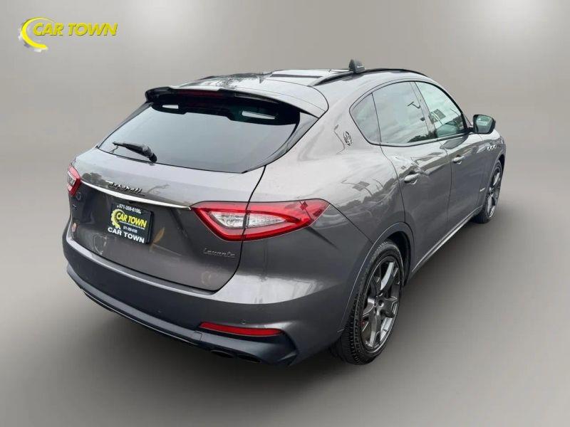 Vehicle photo 8