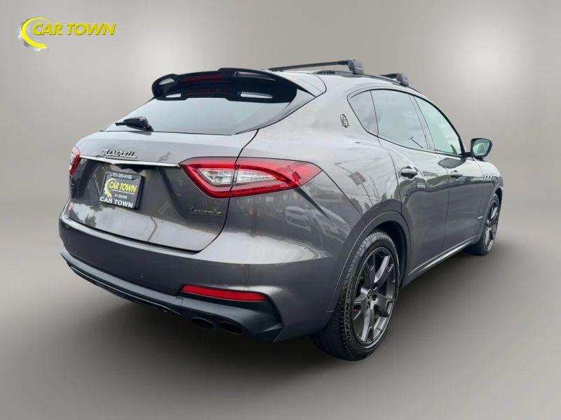 Vehicle photo 9