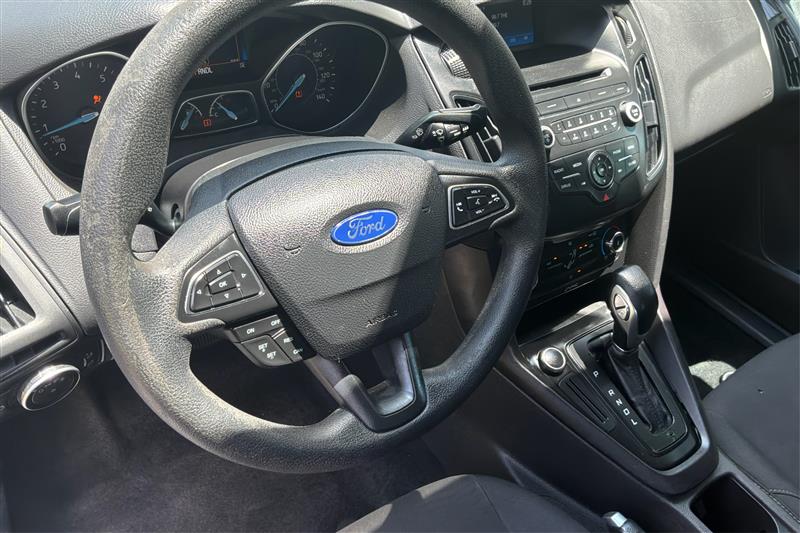 2017 Ford Focus SE - Photo 13