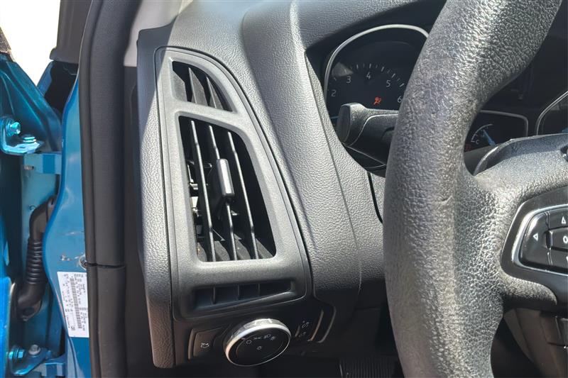 2017 Ford Focus SE - Photo 17