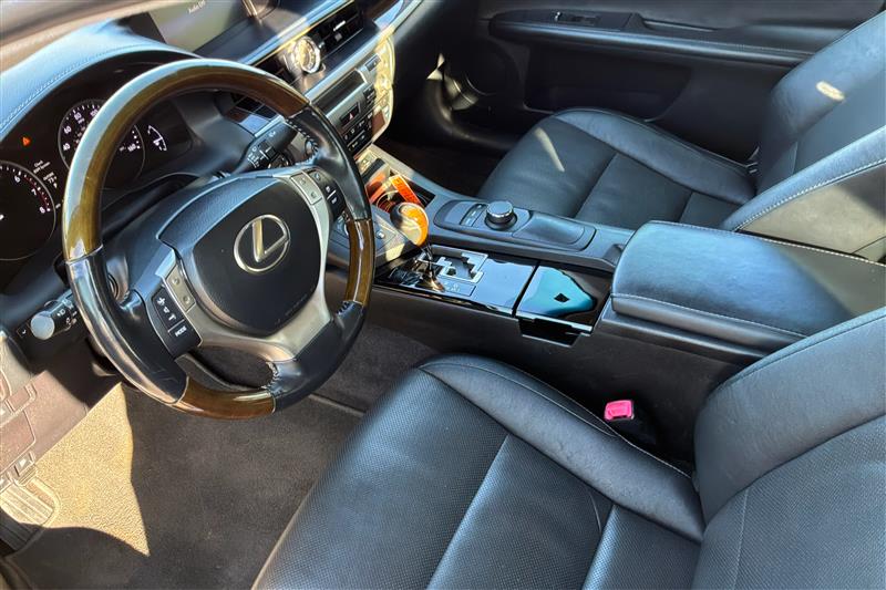 2015 Lexus ES 350 - Photo 10