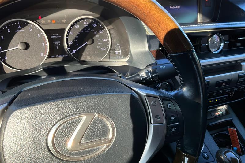 2015 Lexus ES 350 - Photo 32