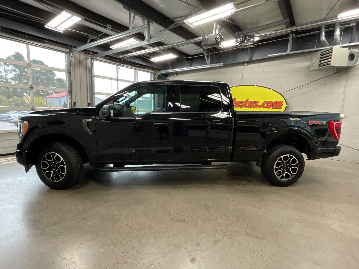 2023 Ford F-150 XLT - Photo 2