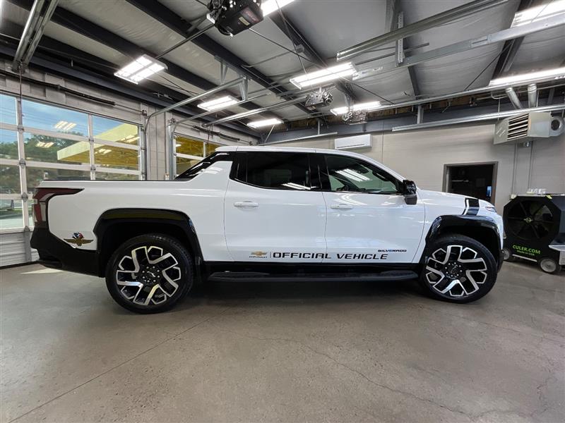 2025 CHEVROLET SILVERADO EV Max Range RST