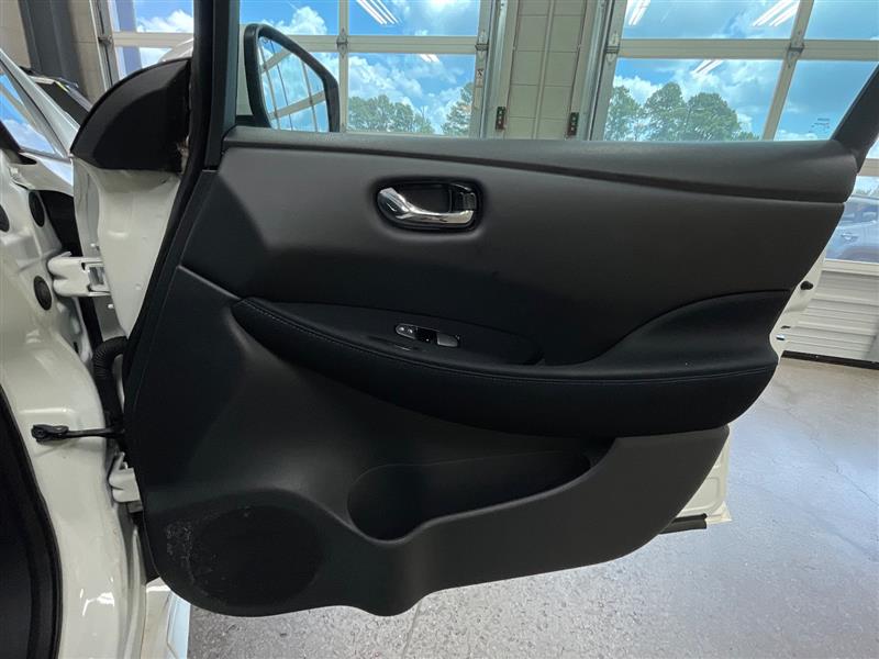2018 NISSAN LEAF SV