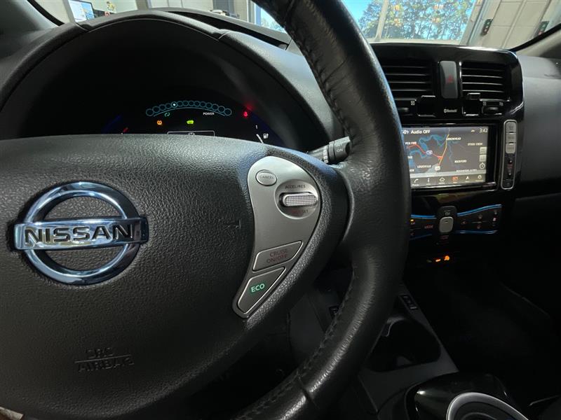 2017 NISSAN LEAF SV