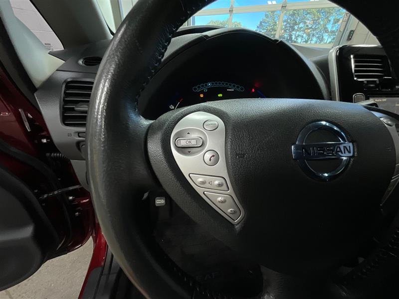 2017 NISSAN LEAF SV