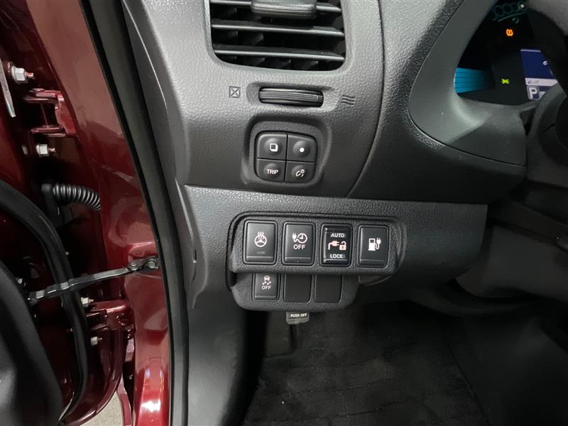 2017 NISSAN LEAF SV