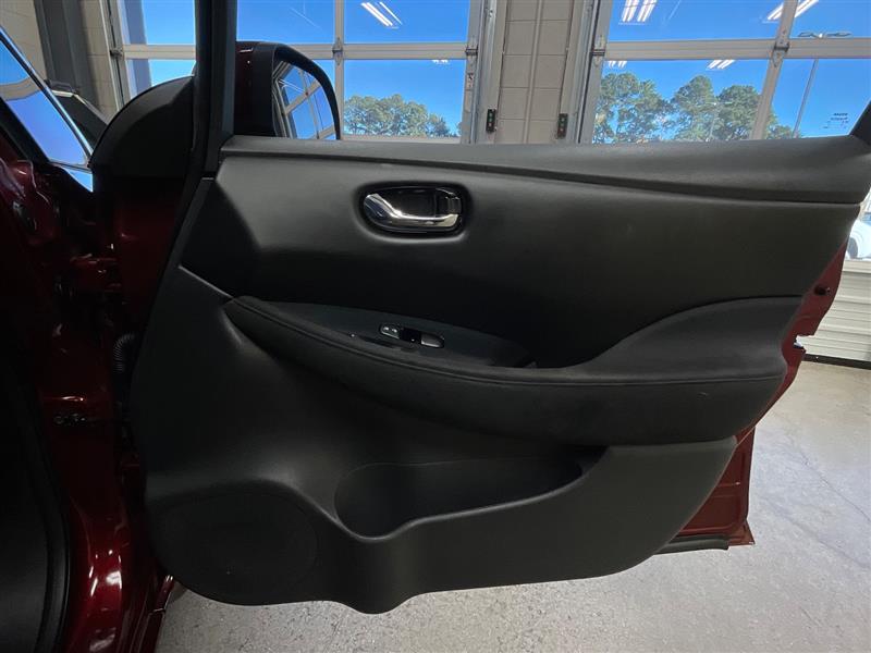 2017 NISSAN LEAF SV