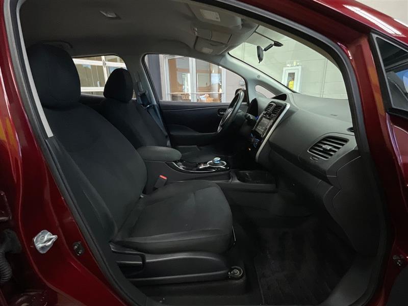 2017 NISSAN LEAF SV