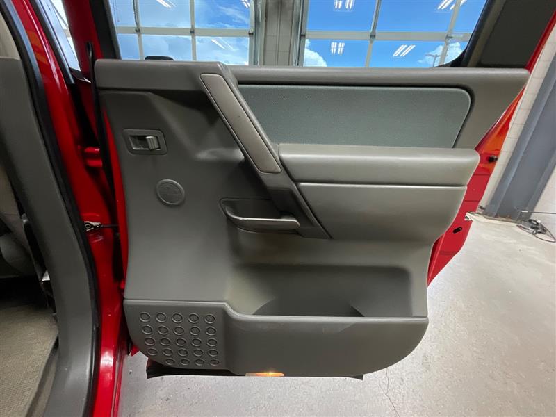 2006 NISSAN TITAN SE