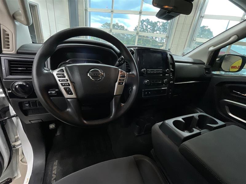 2022 NISSAN TITAN SV