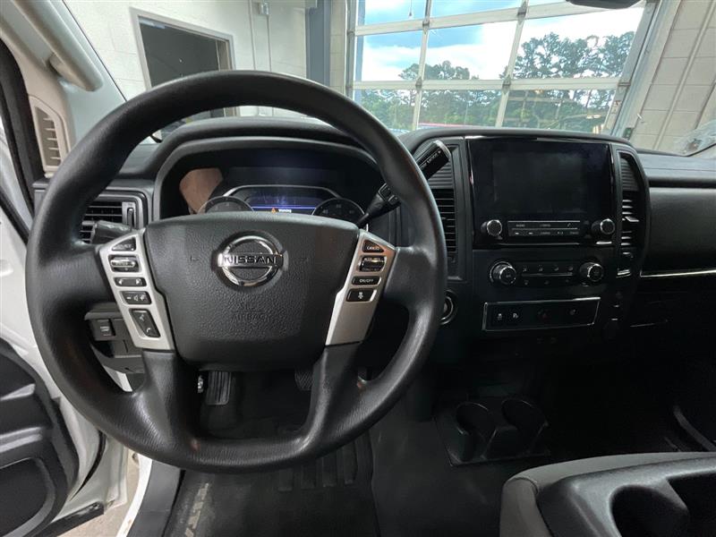 2022 NISSAN TITAN SV