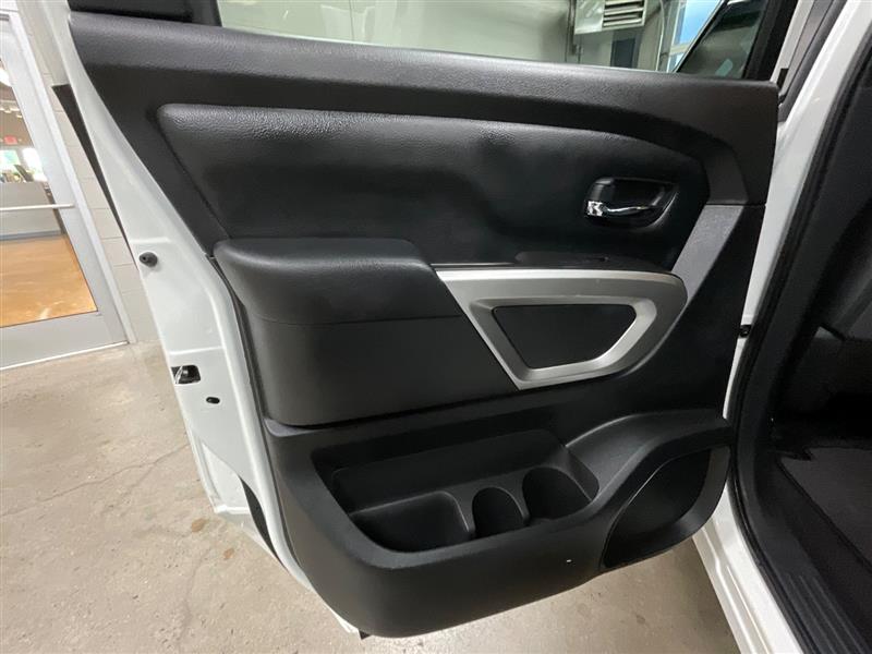 2022 NISSAN TITAN SV