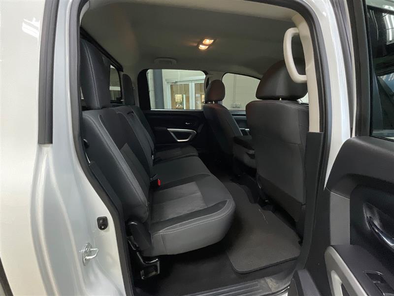 2022 NISSAN TITAN SV