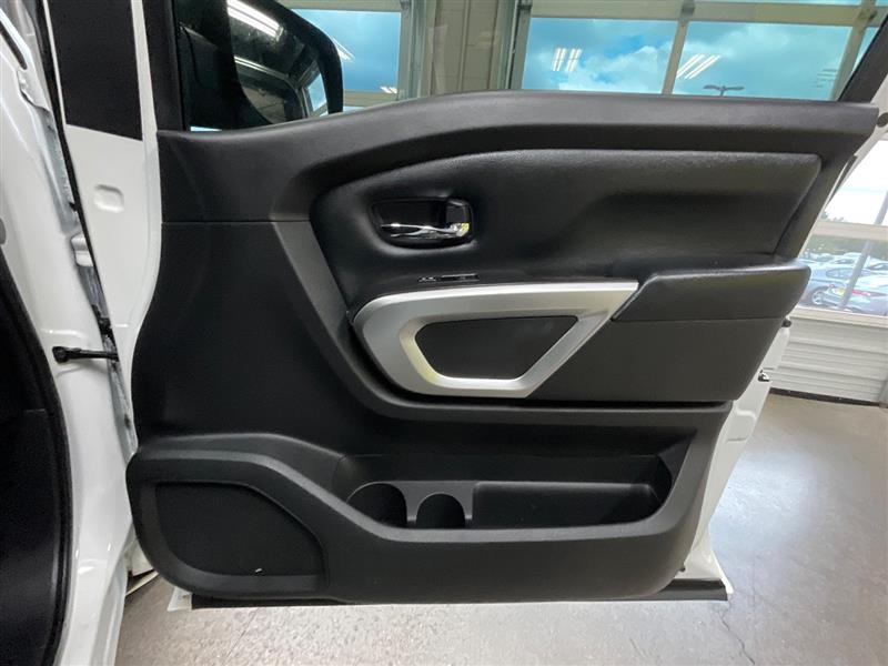 2022 NISSAN TITAN SV