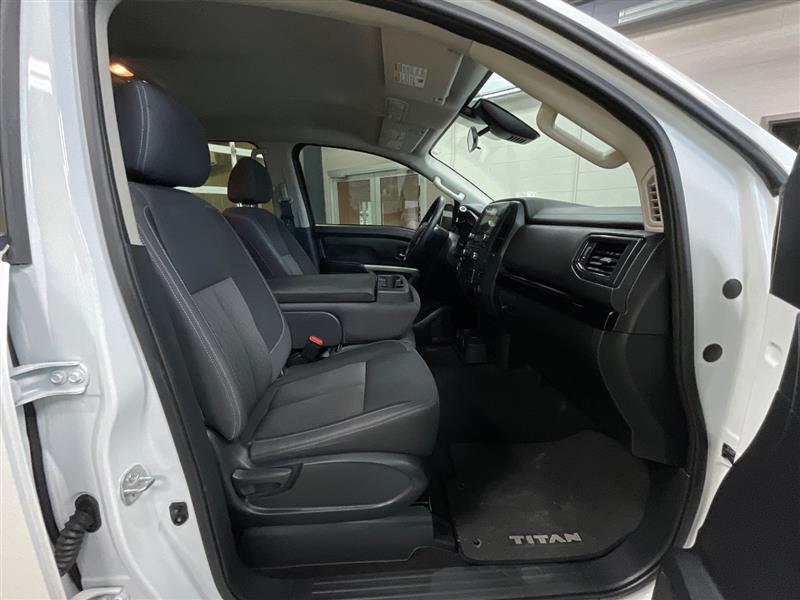 2022 NISSAN TITAN SV
