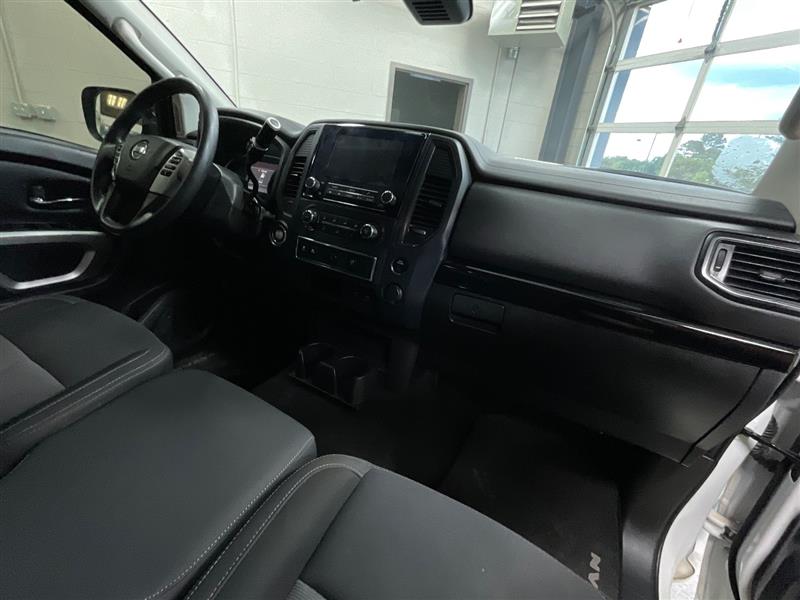 2022 NISSAN TITAN SV