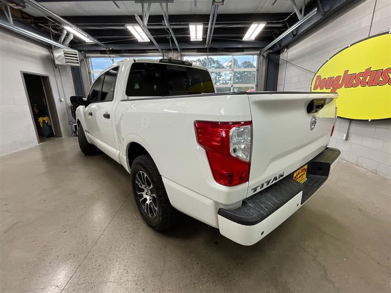 2022 NISSAN TITAN SV