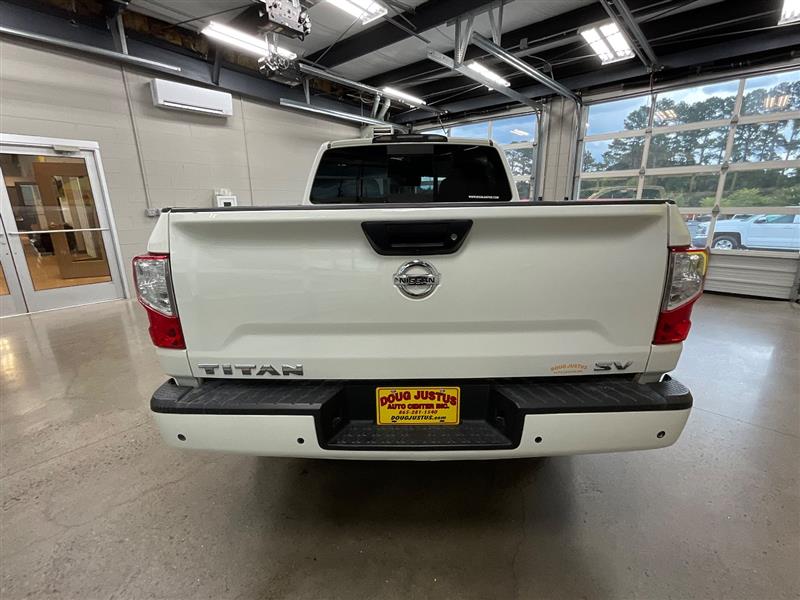 2022 NISSAN TITAN SV