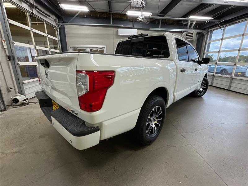 2022 NISSAN TITAN SV