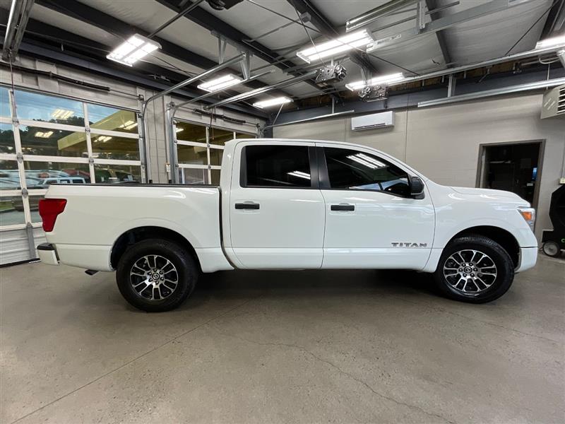 2022 NISSAN TITAN SV