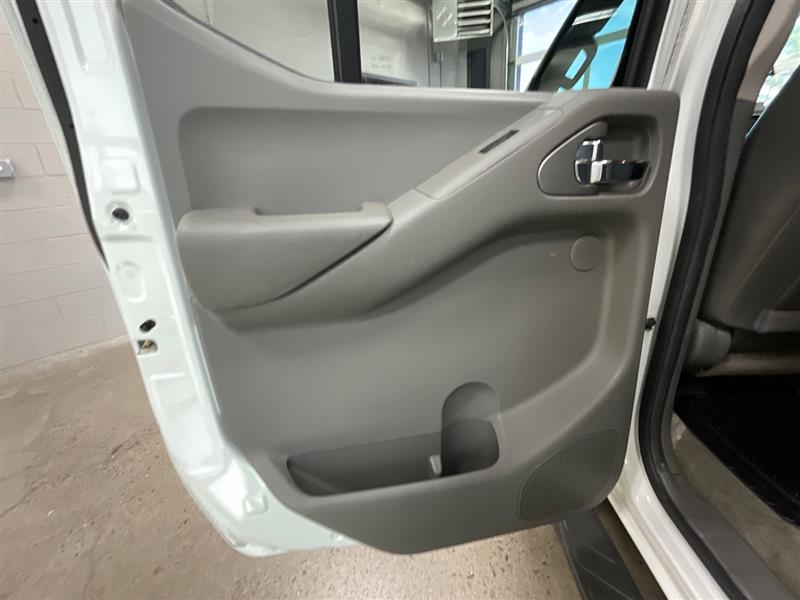 2013 NISSAN FRONTIER SL