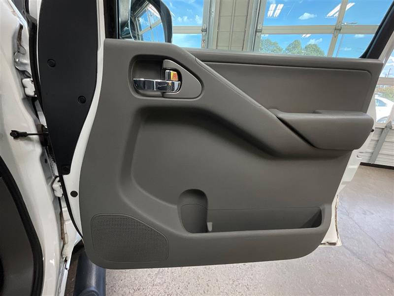 2013 NISSAN FRONTIER SL