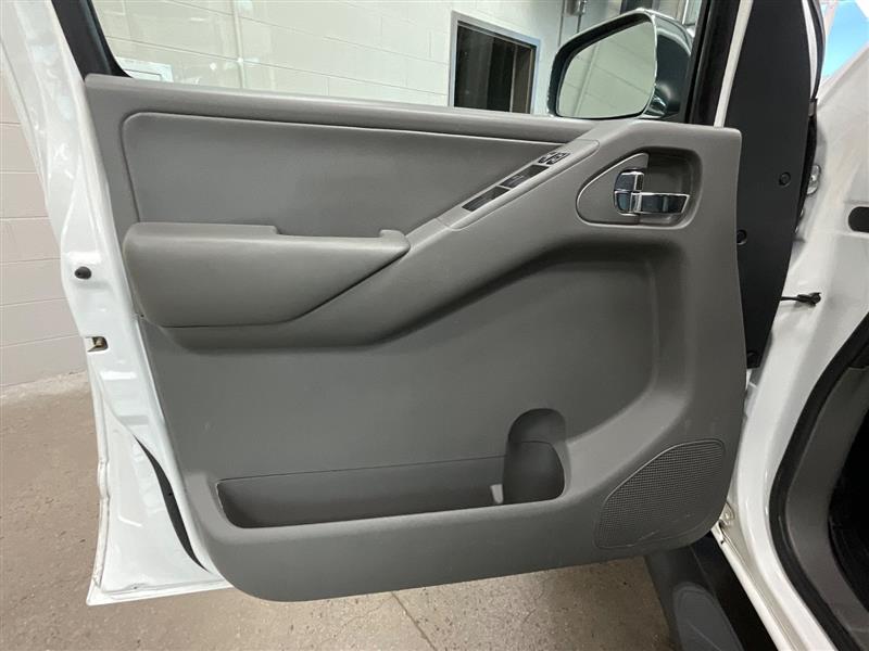 2013 NISSAN FRONTIER SL