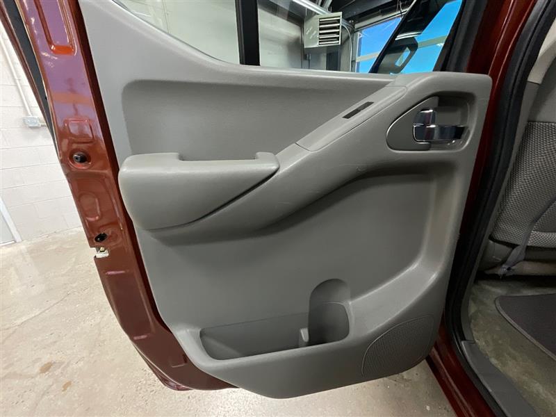 2016 NISSAN FRONTIER SV