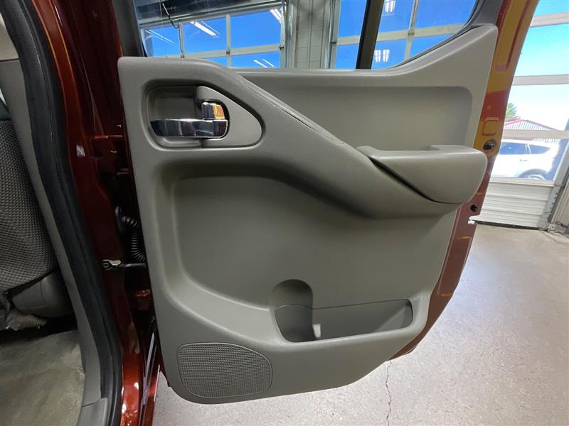 2016 NISSAN FRONTIER SV