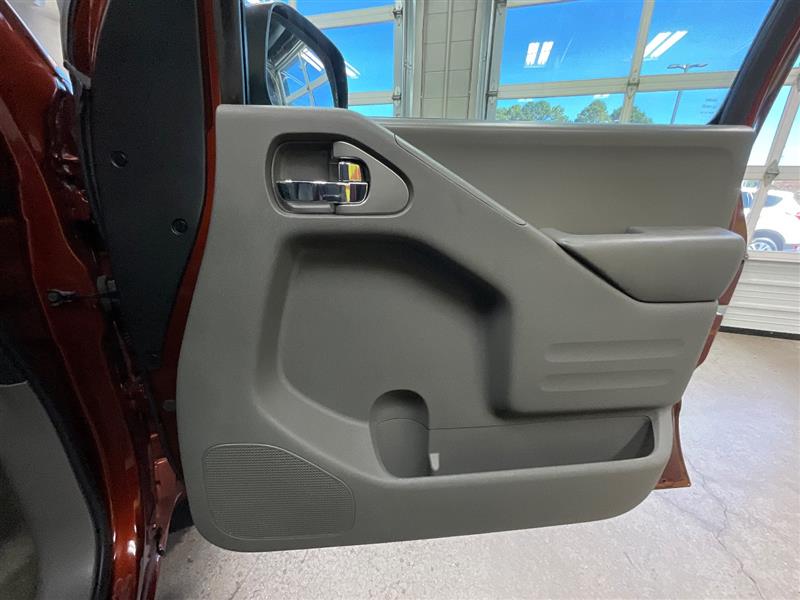 2016 NISSAN FRONTIER SV