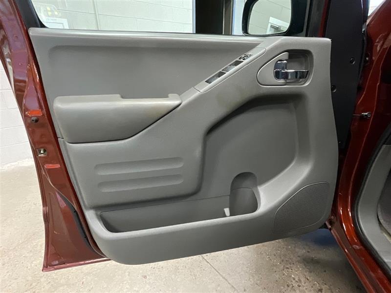 2016 NISSAN FRONTIER SV
