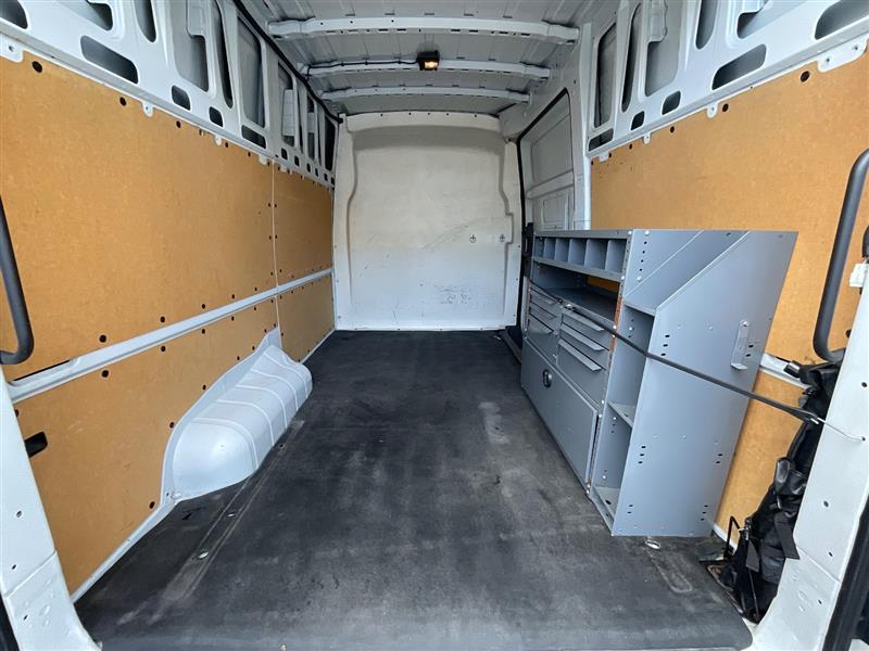 2021 NISSAN NV CARGO SV