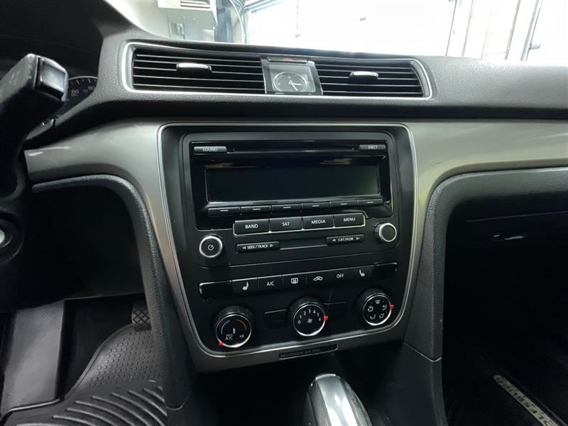 2015 VOLKSWAGEN PASSAT 1.8T