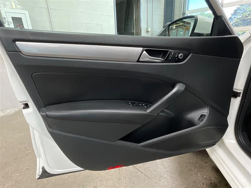 2015 VOLKSWAGEN PASSAT 1.8T