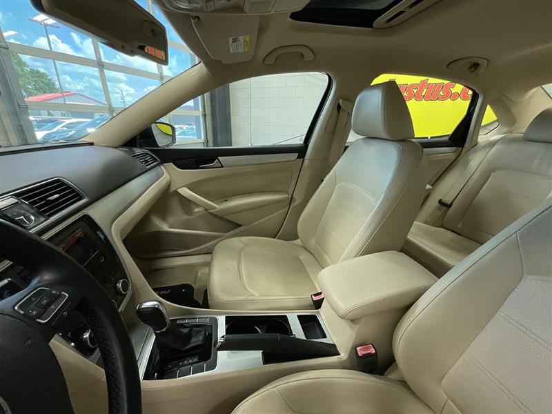 2012 VOLKSWAGEN PASSAT SE