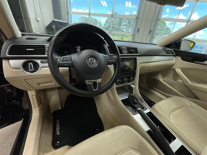 2012 VOLKSWAGEN PASSAT SE